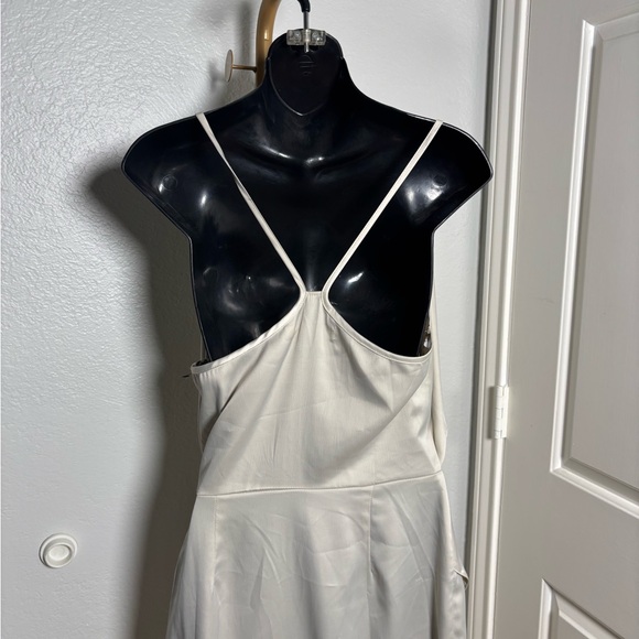 Missguided+ Asymmetrical Cream Dress - Picture 6 of 12